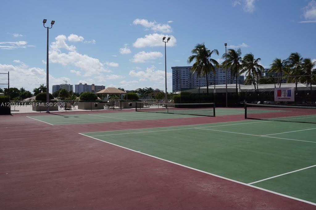 Ver detalles 11K 2 / 2 1171 sq. ft. $ 2026-06-09 0 foto
