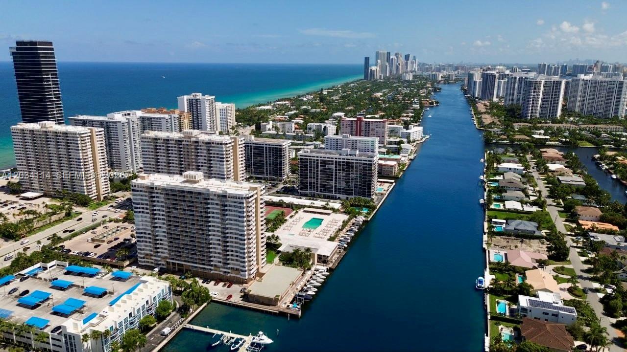 Ver detalles 11K 2 / 2 1171 sq. ft. $ 2026-06-09 0 foto