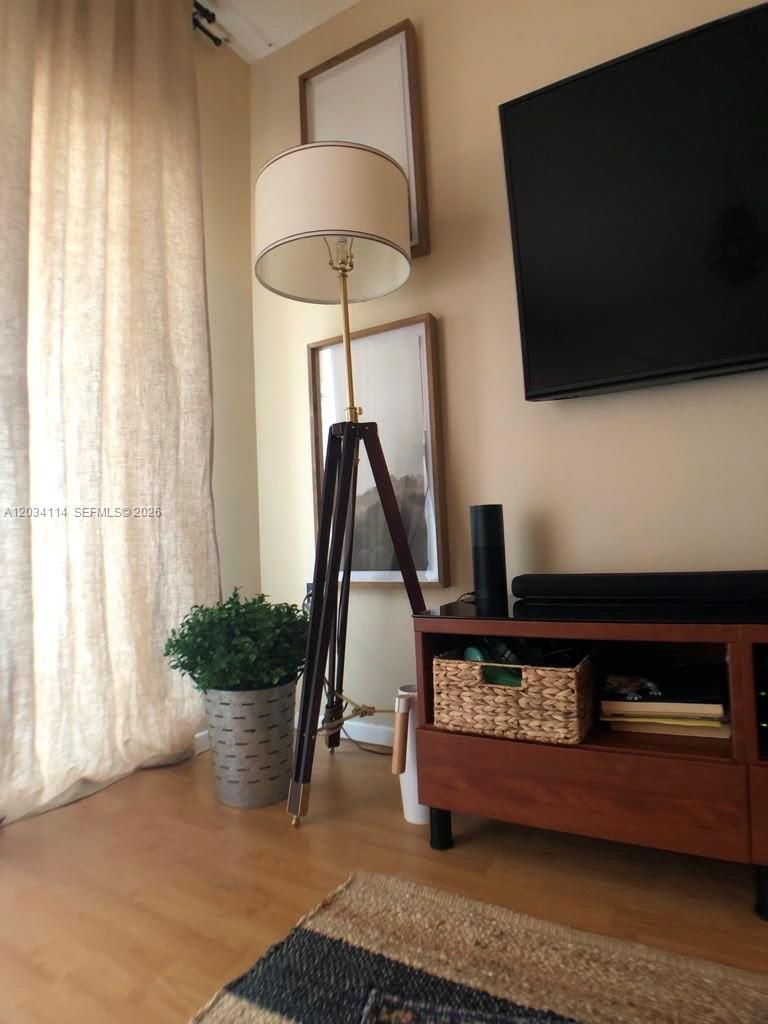 Ver detalles 11K 2 / 2 1171 sq. ft. $ 2026-06-09 0 foto