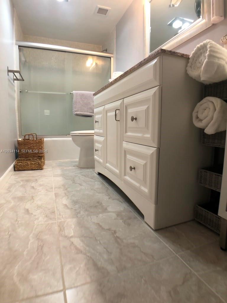 Ver detalles 11K 2 / 2 1171 sq. ft. $ 2026-06-09 0 foto