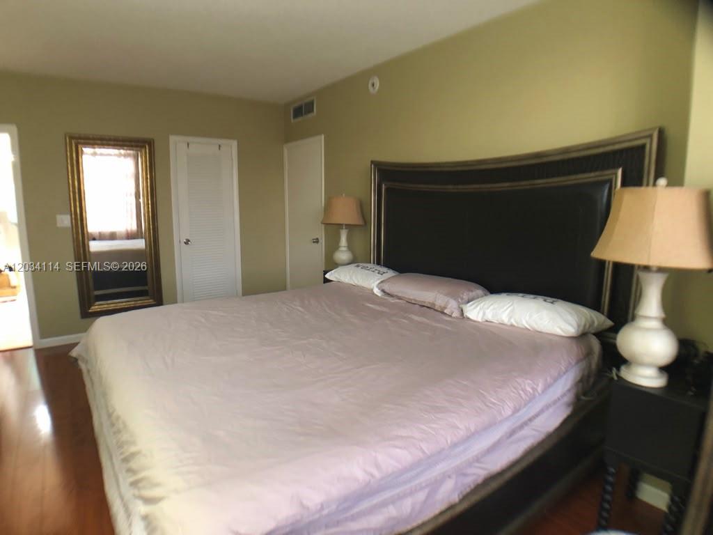 Ver detalles 11K 2 / 2 1171 sq. ft. $ 2026-06-09 0 foto