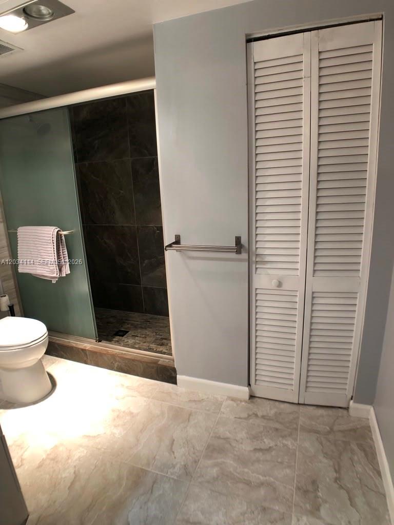 Ver detalles 11K 2 / 2 1171 sq. ft. $ 2026-06-09 0 foto
