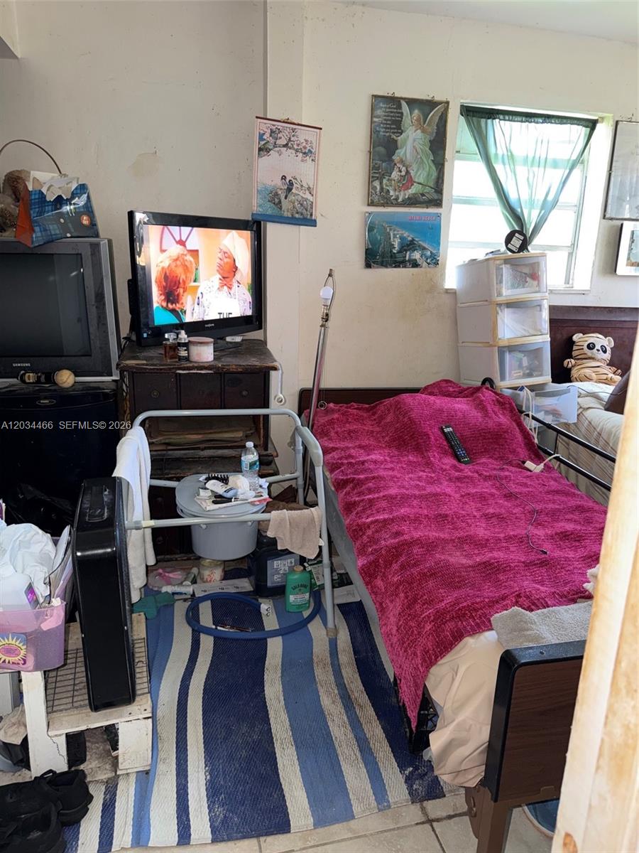 See details 2327 4 / 2 1352 sq. ft. $ 2026-07-27 0 Photo