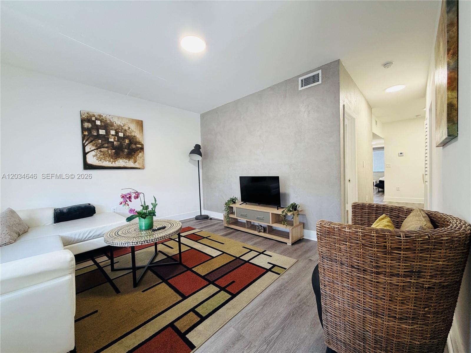 Ver detalles / 5318 sq. ft. $ 2026-06-10 0 foto