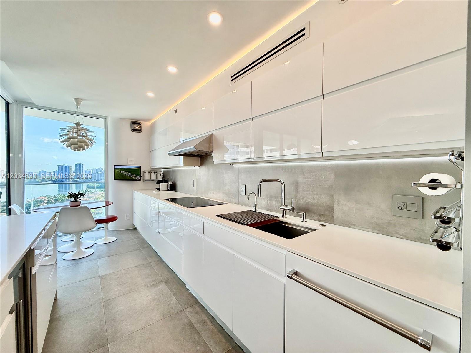 Ver detalles 1803 2 / 2 1690 sq. ft. $ 2026-06-10 0 foto