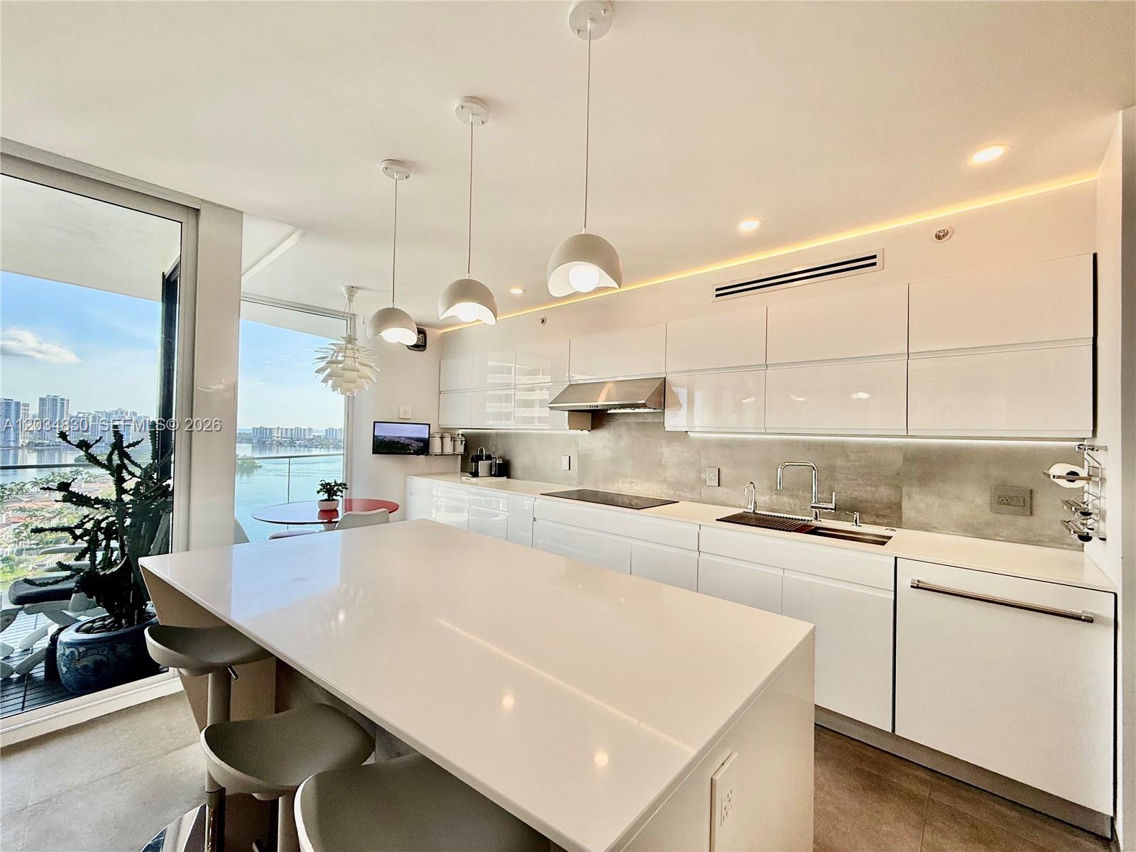 Ver detalles 1803 2 / 2 1690 sq. ft. $ 2026-06-10 0 foto