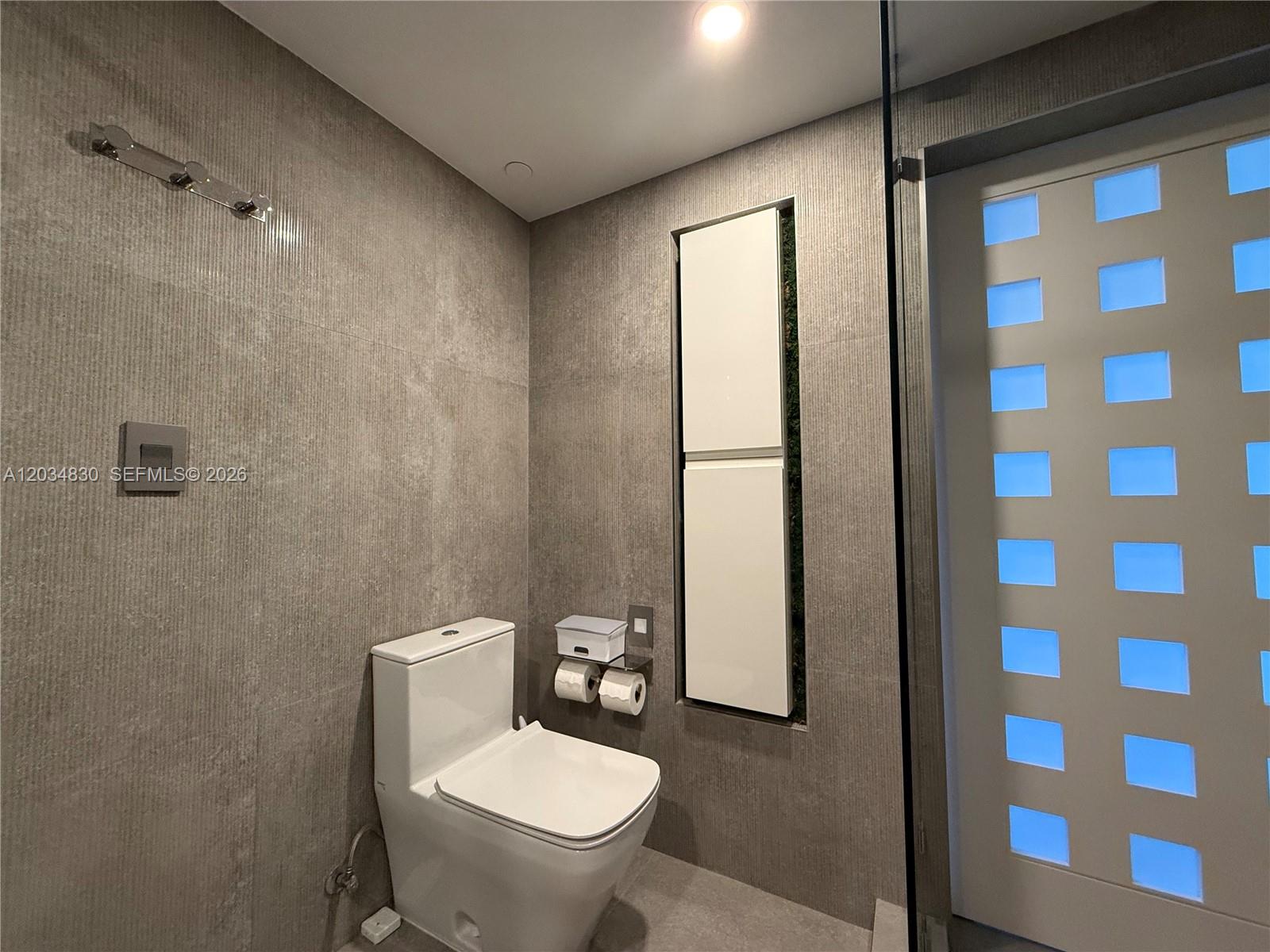 Ver detalles 1803 2 / 2 1690 sq. ft. $ 2026-06-10 0 foto