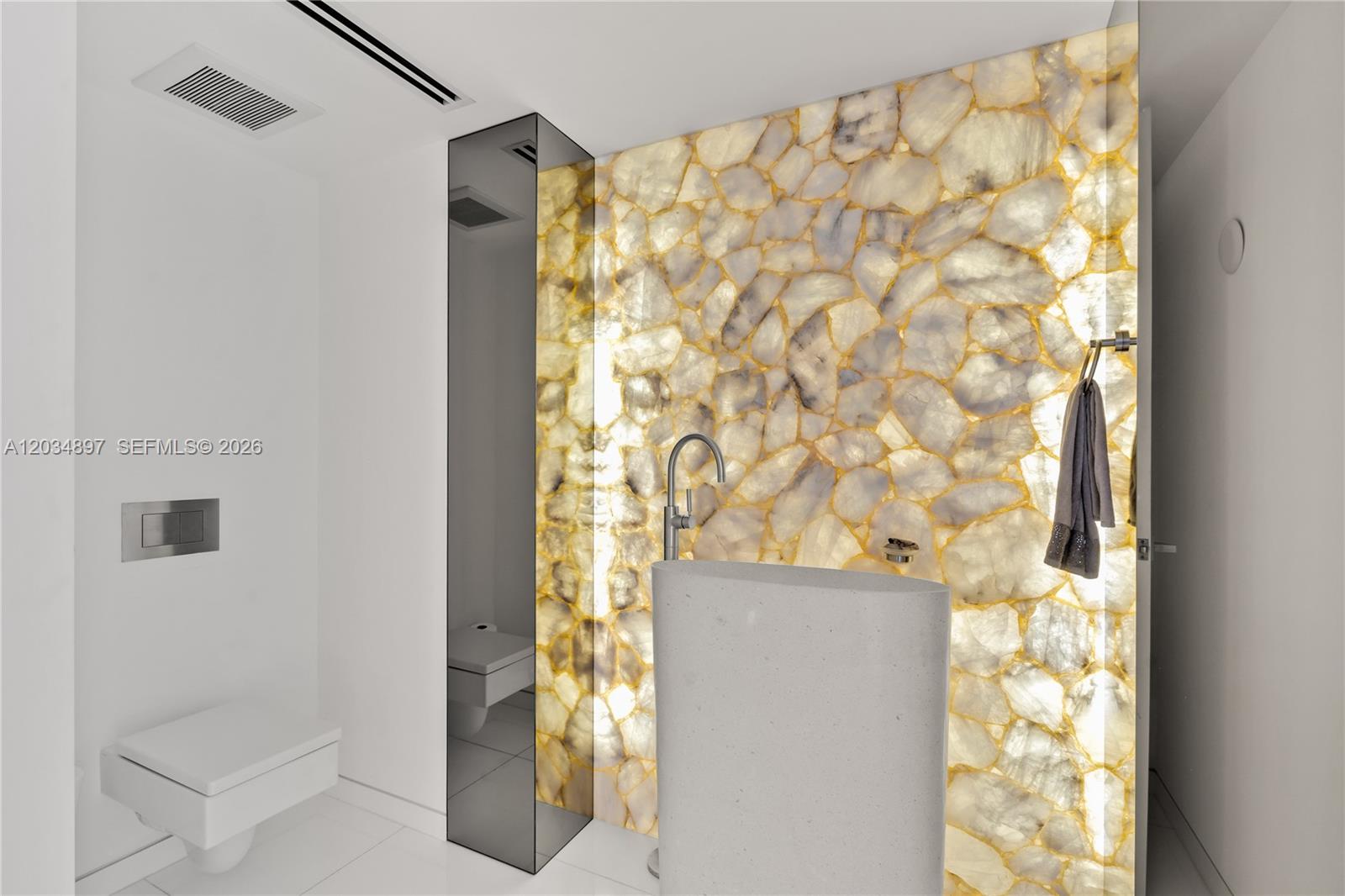 PH04 3 / 4 4750 sq. ft. $ 2026-06-10 0 foto