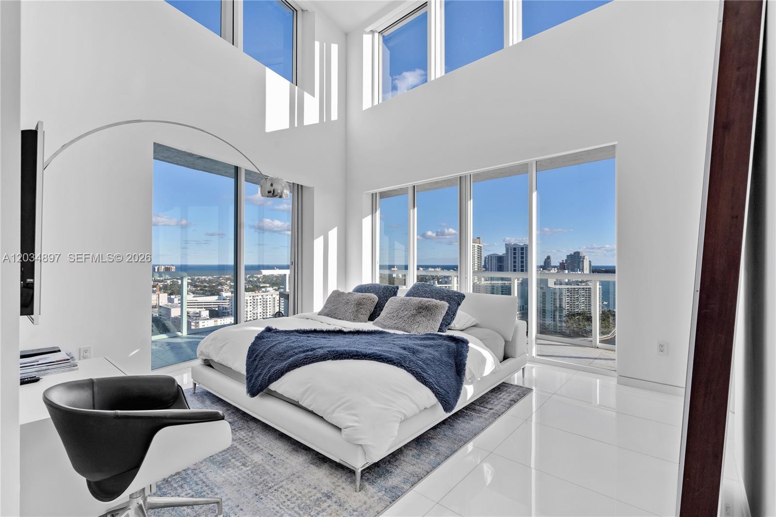 PH04 3 / 4 4750 sq. ft. $ 2026-06-10 0 foto