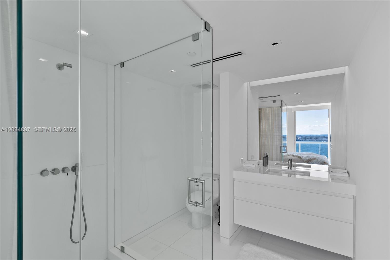 PH04 3 / 4 4750 sq. ft. $ 2026-06-10 0 foto