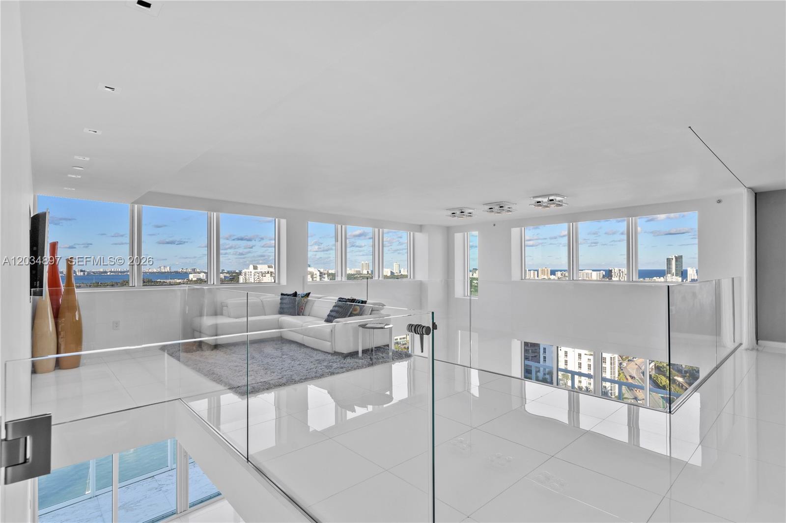 PH04 3 / 4 4750 sq. ft. $ 2026-06-10 0 foto