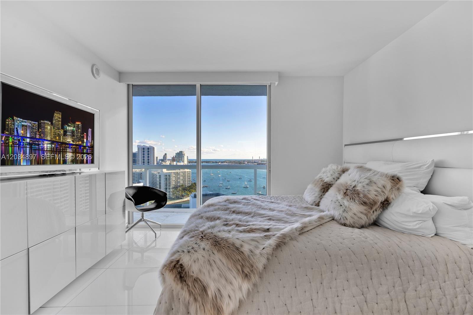 PH04 3 / 4 4750 sq. ft. $ 2026-06-10 0 foto