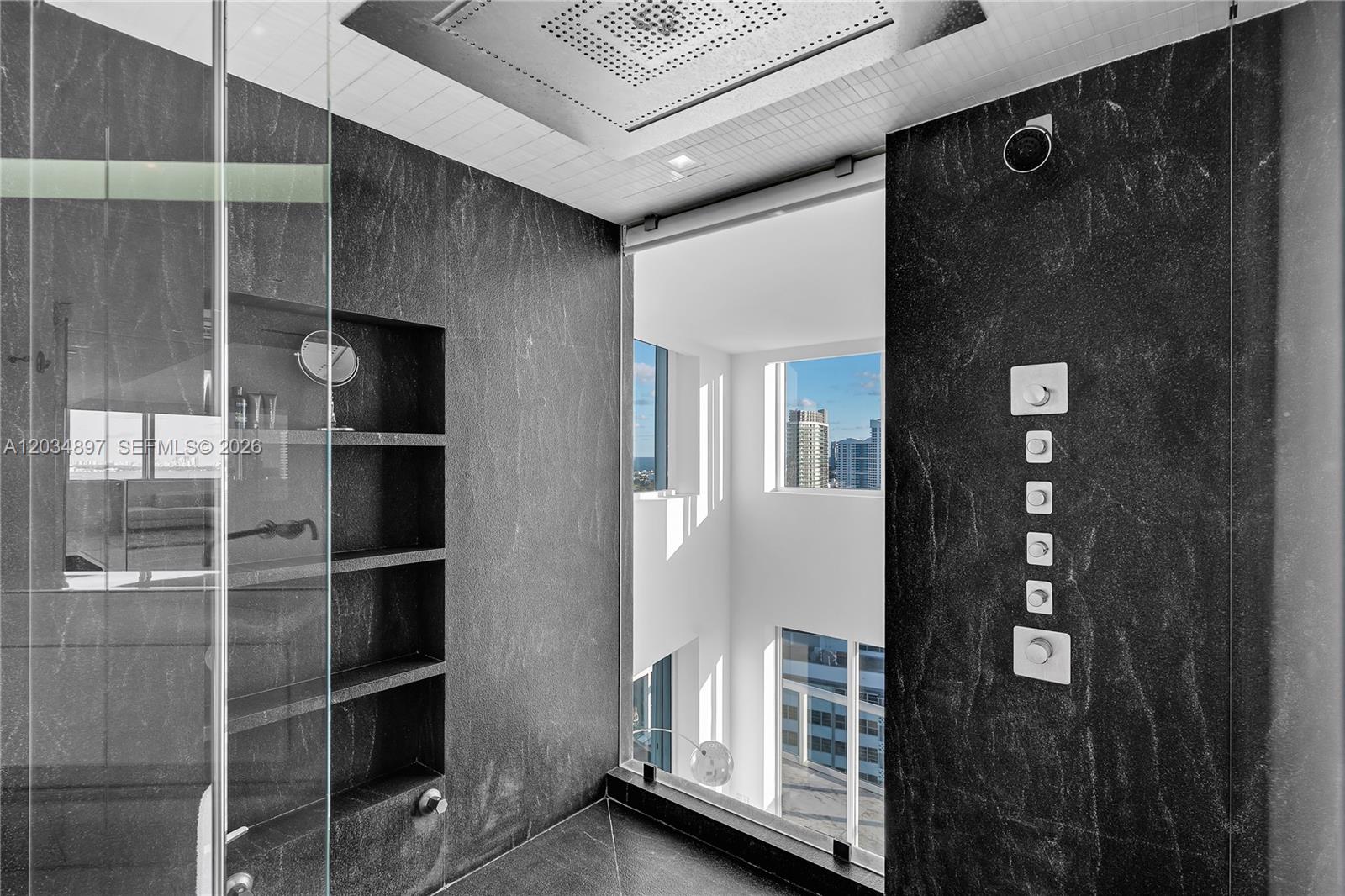PH04 3 / 4 4750 sq. ft. $ 2026-06-10 0 foto