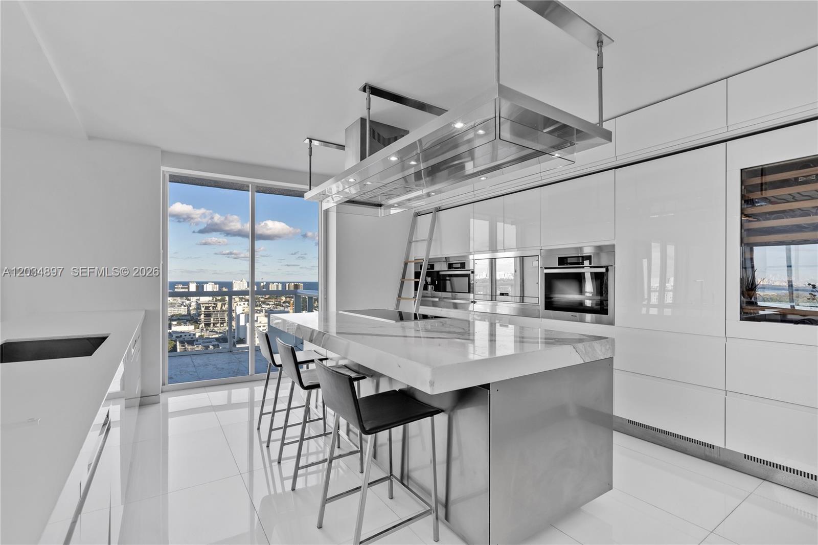 PH04 3 / 4 4750 sq. ft. $ 2026-06-10 0 foto