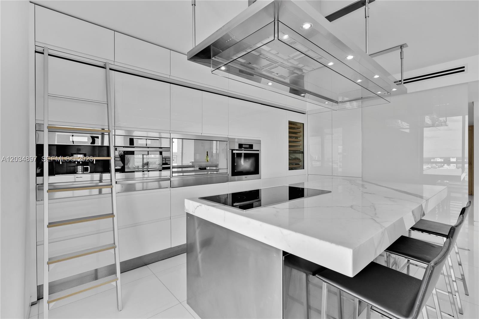 PH04 3 / 4 4750 sq. ft. $ 2026-06-10 0 foto
