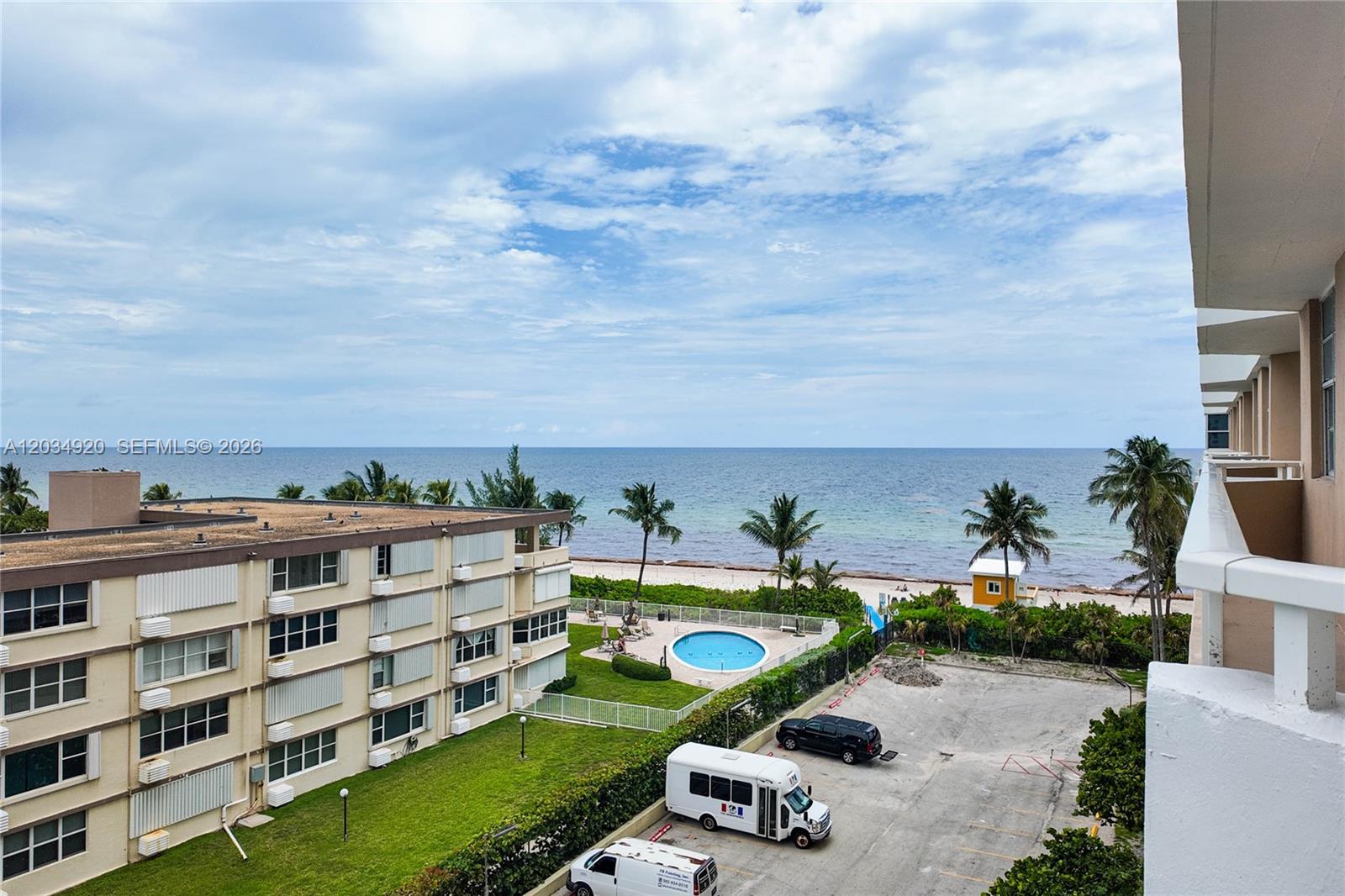 Ver detalles 5B 1 / 2 870 sq. ft. $ 2026-06-10 0 foto