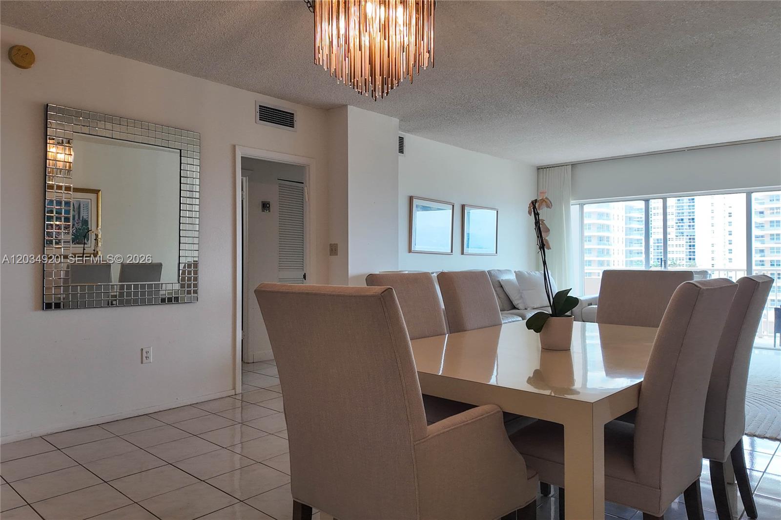 Ver detalles 5B 1 / 2 870 sq. ft. $ 2026-06-10 0 foto