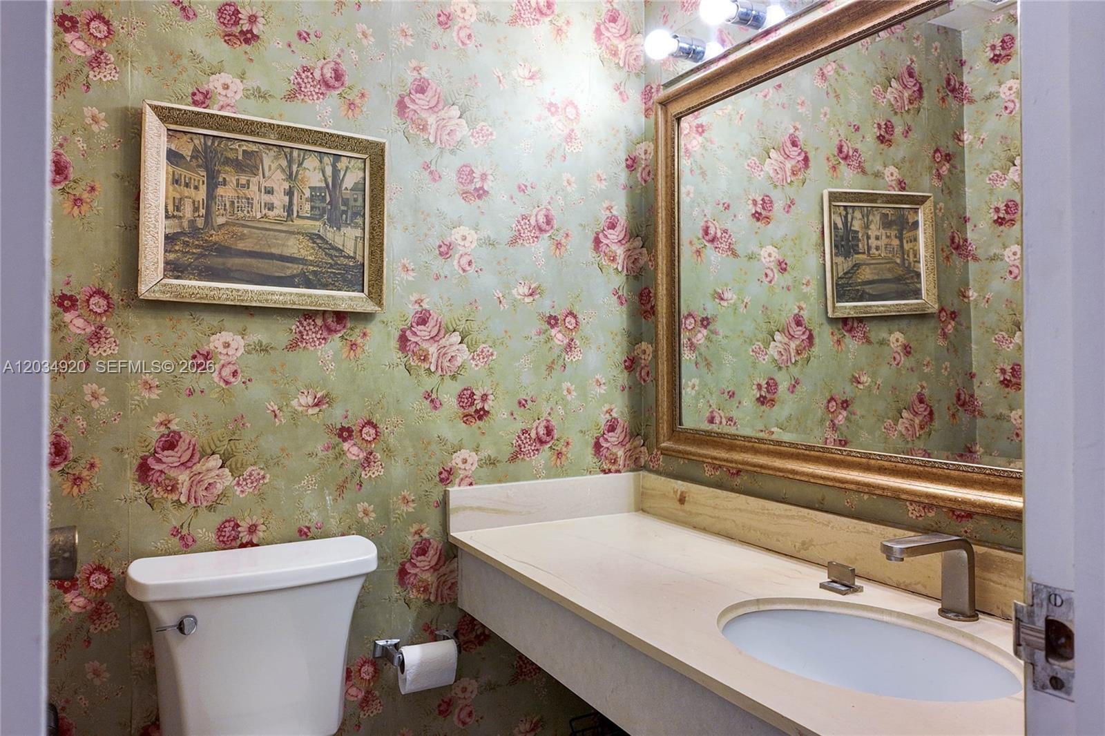 Ver detalles 5B 1 / 2 870 sq. ft. $ 2026-06-10 0 foto