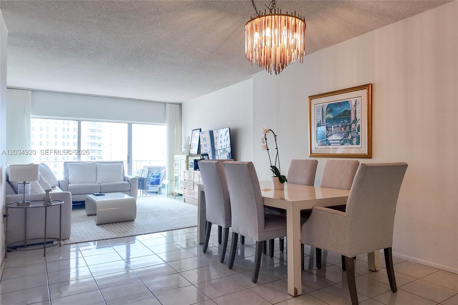 Ver detalles 5B 1 / 2 870 sq. ft. $ 2026-06-10 0 foto