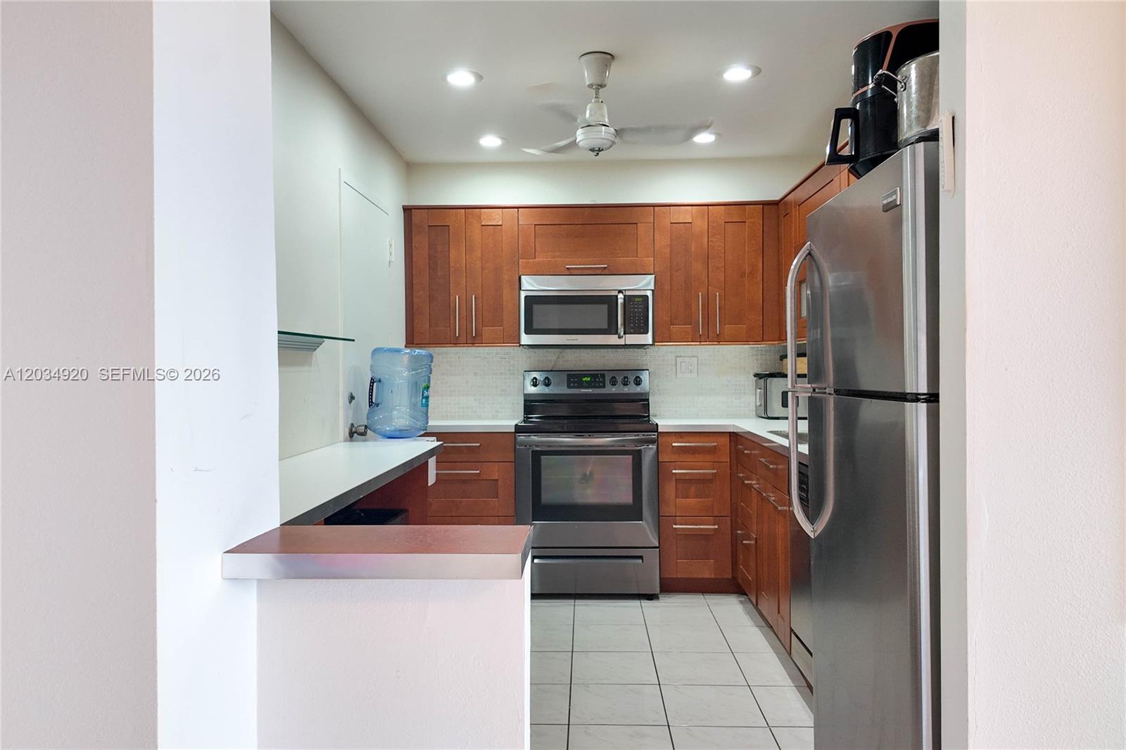 Ver detalles 5B 1 / 2 870 sq. ft. $ 2026-06-10 0 foto
