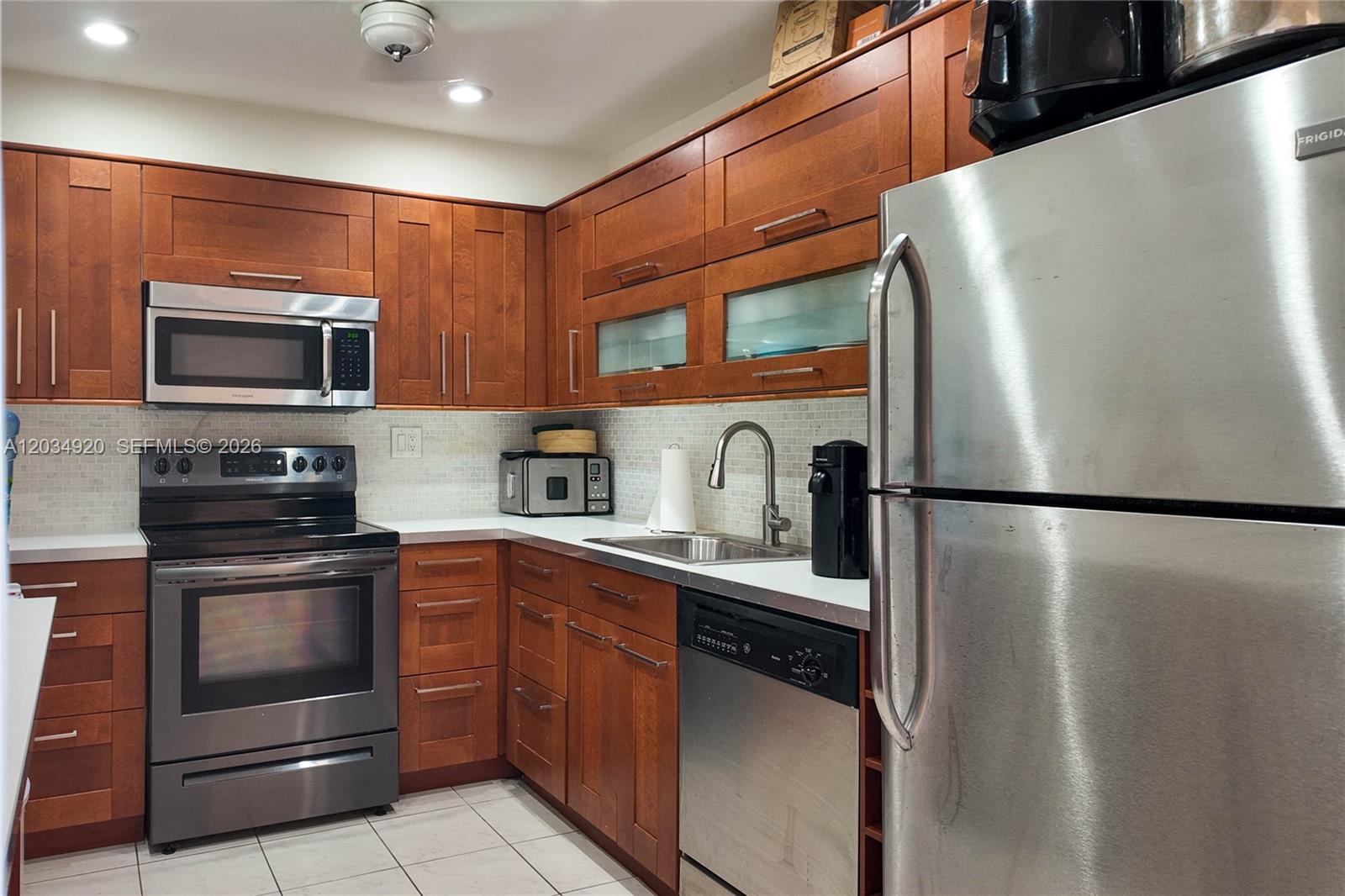 Ver detalles 5B 1 / 2 870 sq. ft. $ 2026-06-10 0 foto