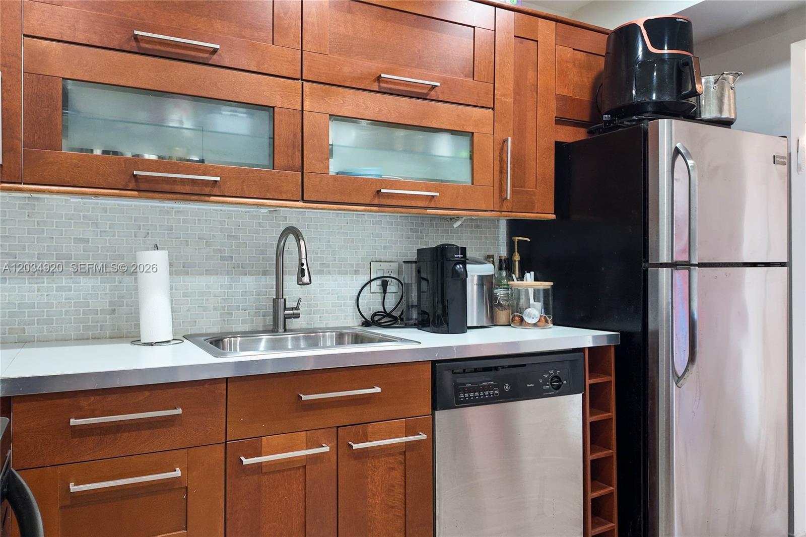 Ver detalles 5B 1 / 2 870 sq. ft. $ 2026-06-10 0 foto