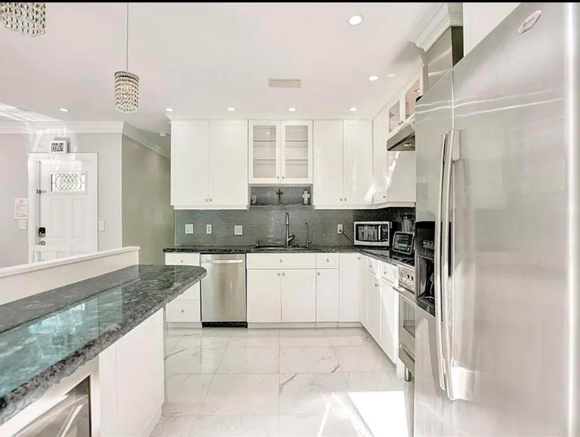 Ver detalles 1760 2 / 2 1445 sq. ft. $ 2026-06-22 0 foto