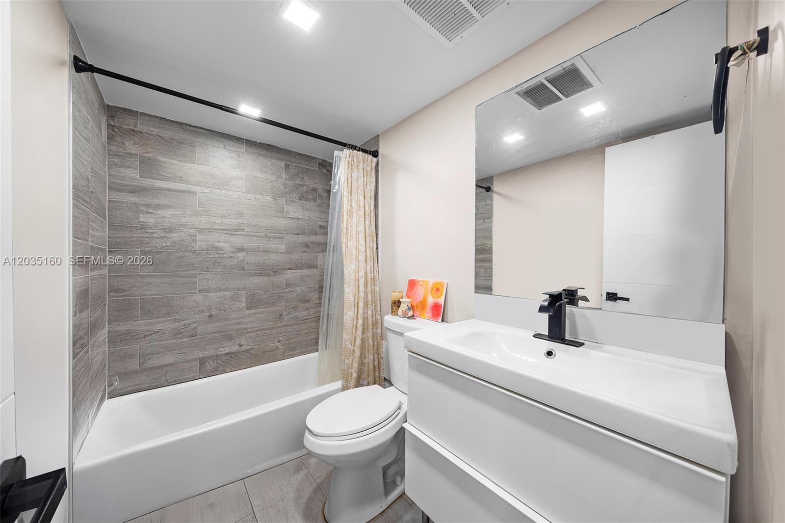 Photo of 3401 Country Club Dr  #105, Aventura, Florida, 33180 - 
