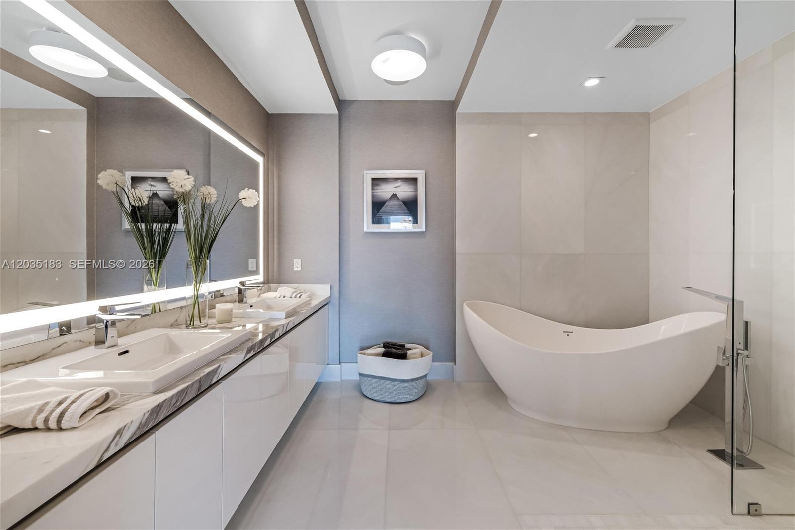 See details 5-506 3 / 4 2726 sq. ft. $ 2026-06-11 0 Photo