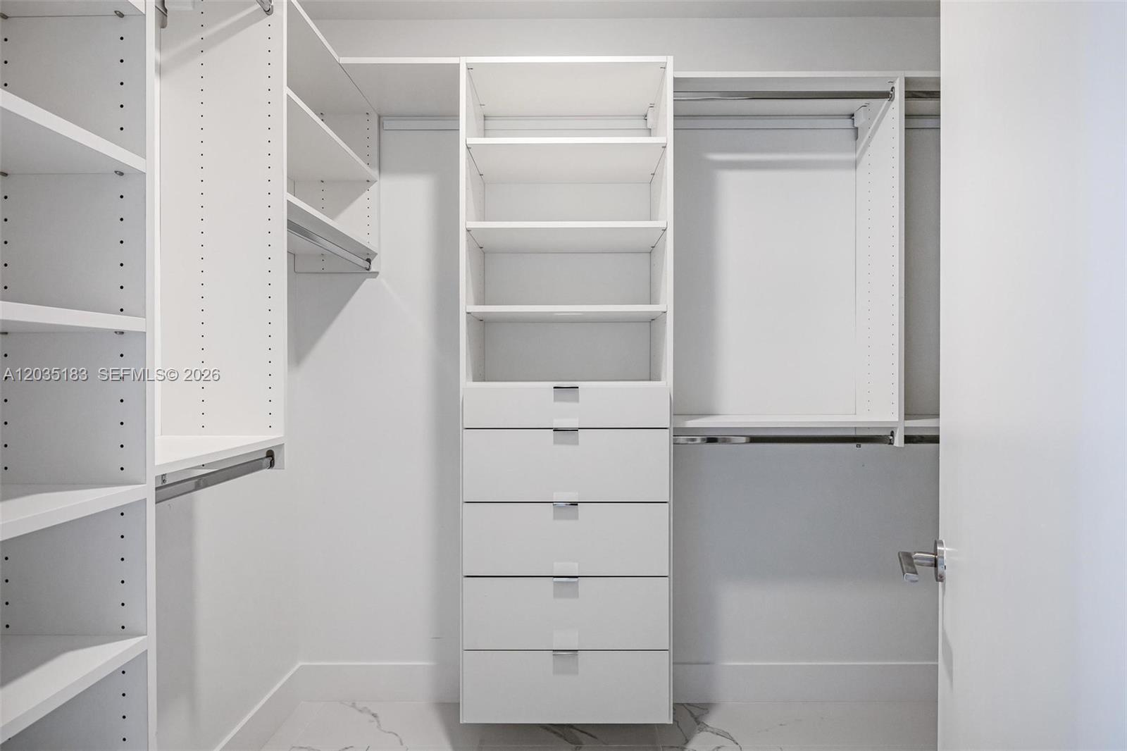 See details 5-506 3 / 4 2726 sq. ft. $ 2026-06-11 0 Photo