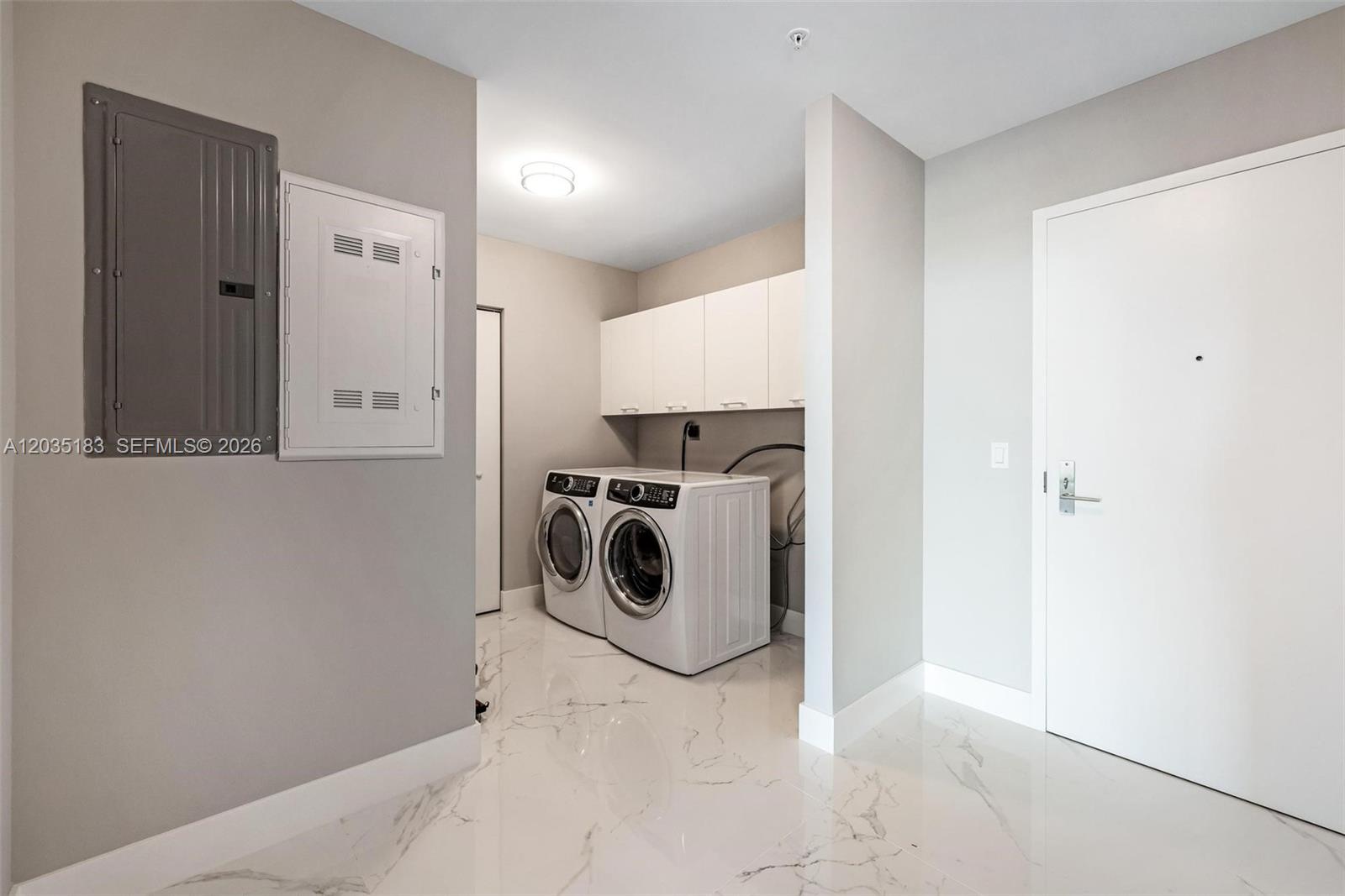 See details 5-506 3 / 4 2726 sq. ft. $ 2026-06-11 0 Photo