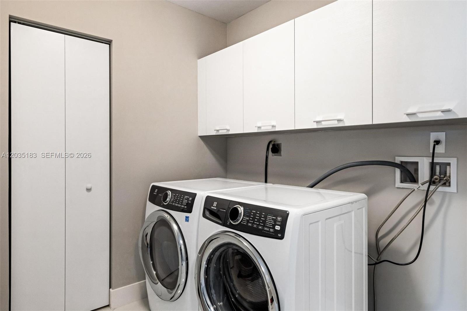 See details 5-506 3 / 4 2726 sq. ft. $ 2026-06-11 0 Photo