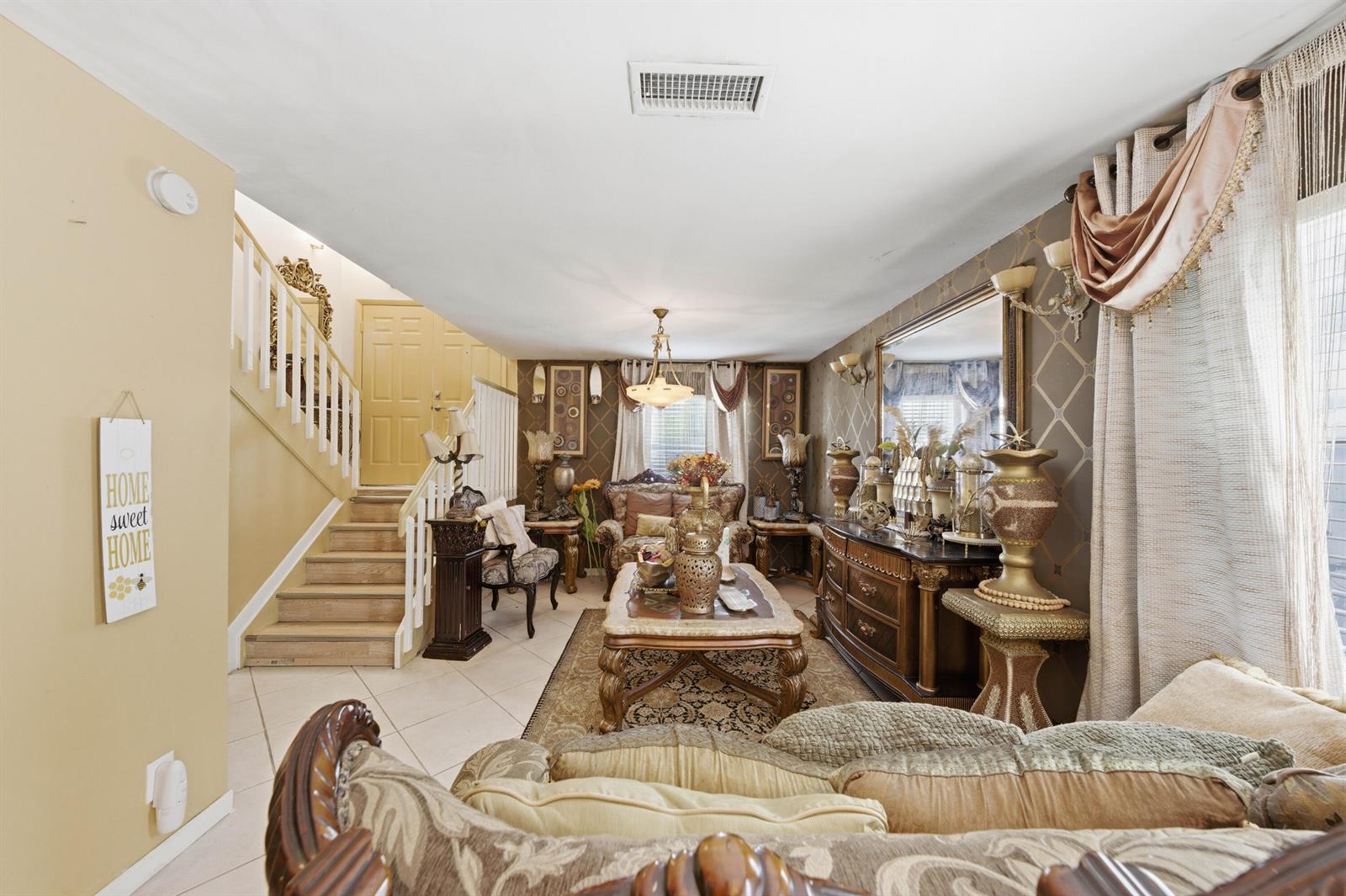 6582 4 /  1464 sq. ft. $ 2026-10-22 0 Photo