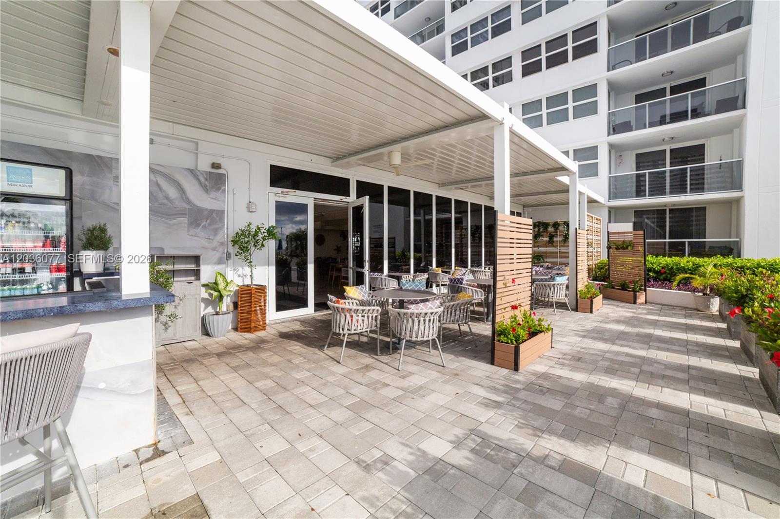 Photo of 1904 Ocean Dr #604, Hallandale Beach, Florida, 33009 - Outdoor Restaurant Seating