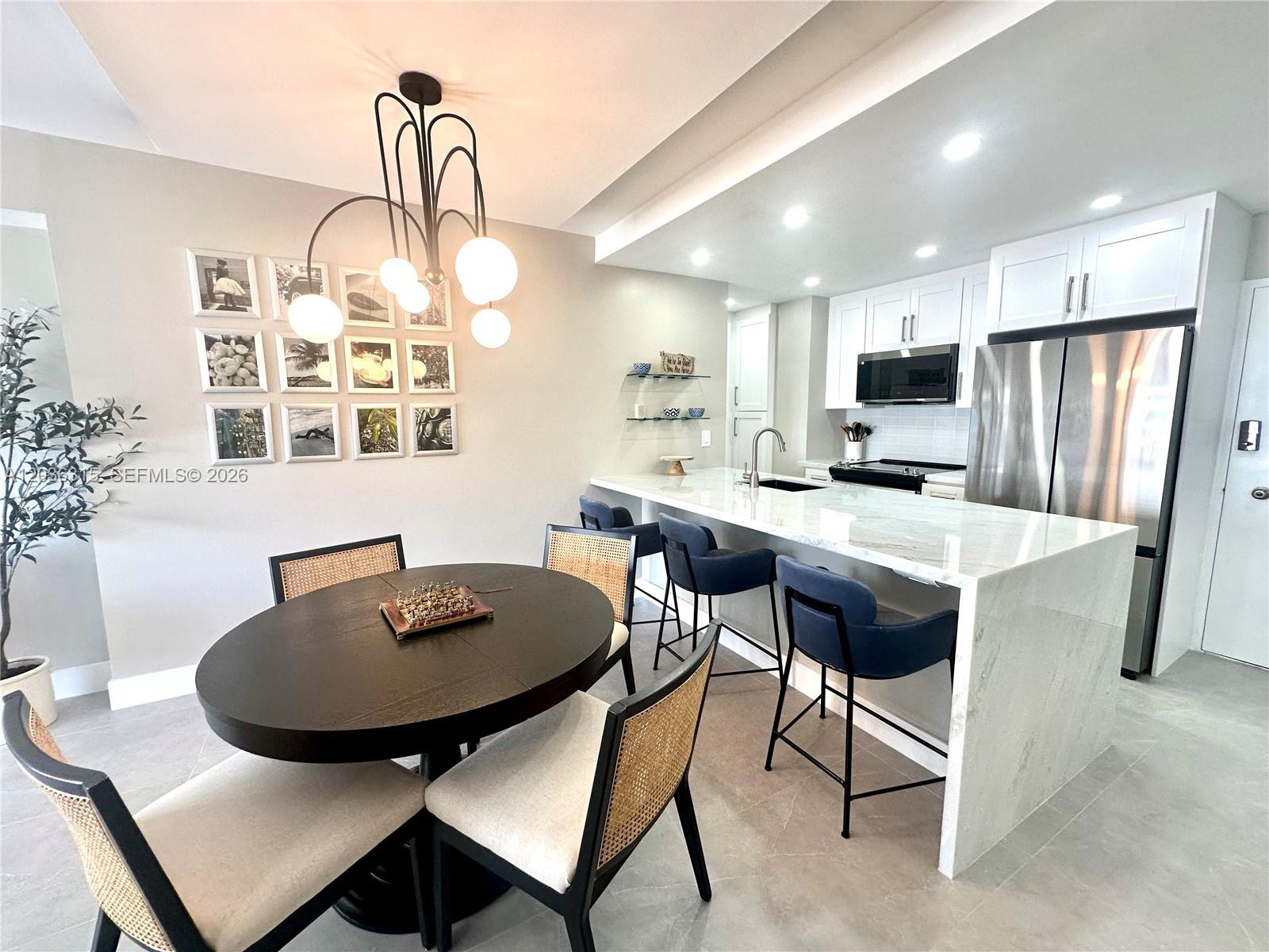 Ver detalles 8D 2 / 2 870 sq. ft. $ 2026-06-12 0 foto