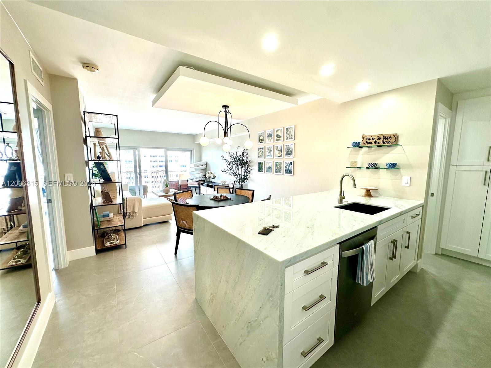 Ver detalles 8D 2 / 2 870 sq. ft. $ 2026-06-12 0 foto