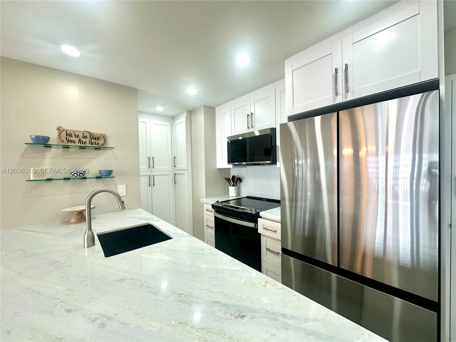Ver detalles 8D 2 / 2 870 sq. ft. $ 2026-06-12 0 foto