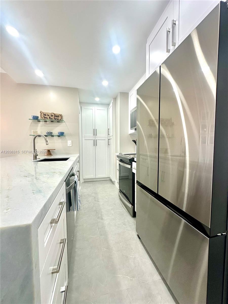 Ver detalles 8D 2 / 2 870 sq. ft. $ 2026-06-12 0 foto