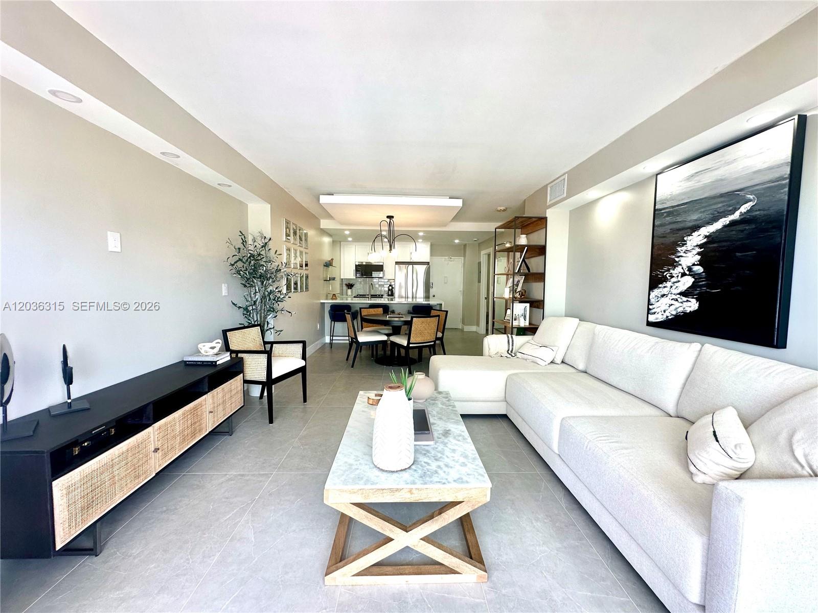 Ver detalles 8D 2 / 2 870 sq. ft. $ 2026-06-12 0 foto