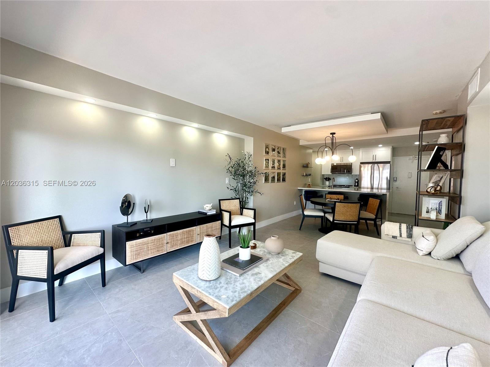 Ver detalles 8D 2 / 2 870 sq. ft. $ 2026-06-12 0 foto