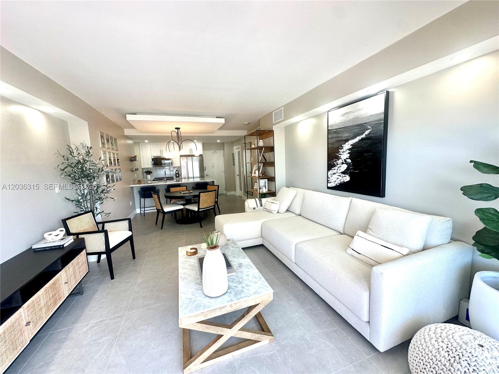 Ver detalles 8D 2 / 2 870 sq. ft. $ 2026-06-12 0 foto