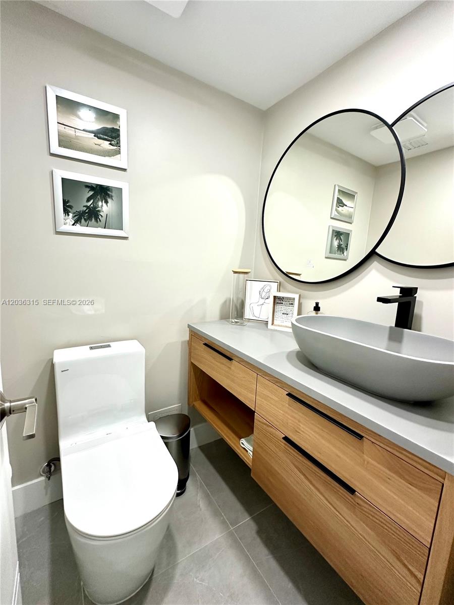 Ver detalles 8D 2 / 2 870 sq. ft. $ 2026-06-12 0 foto