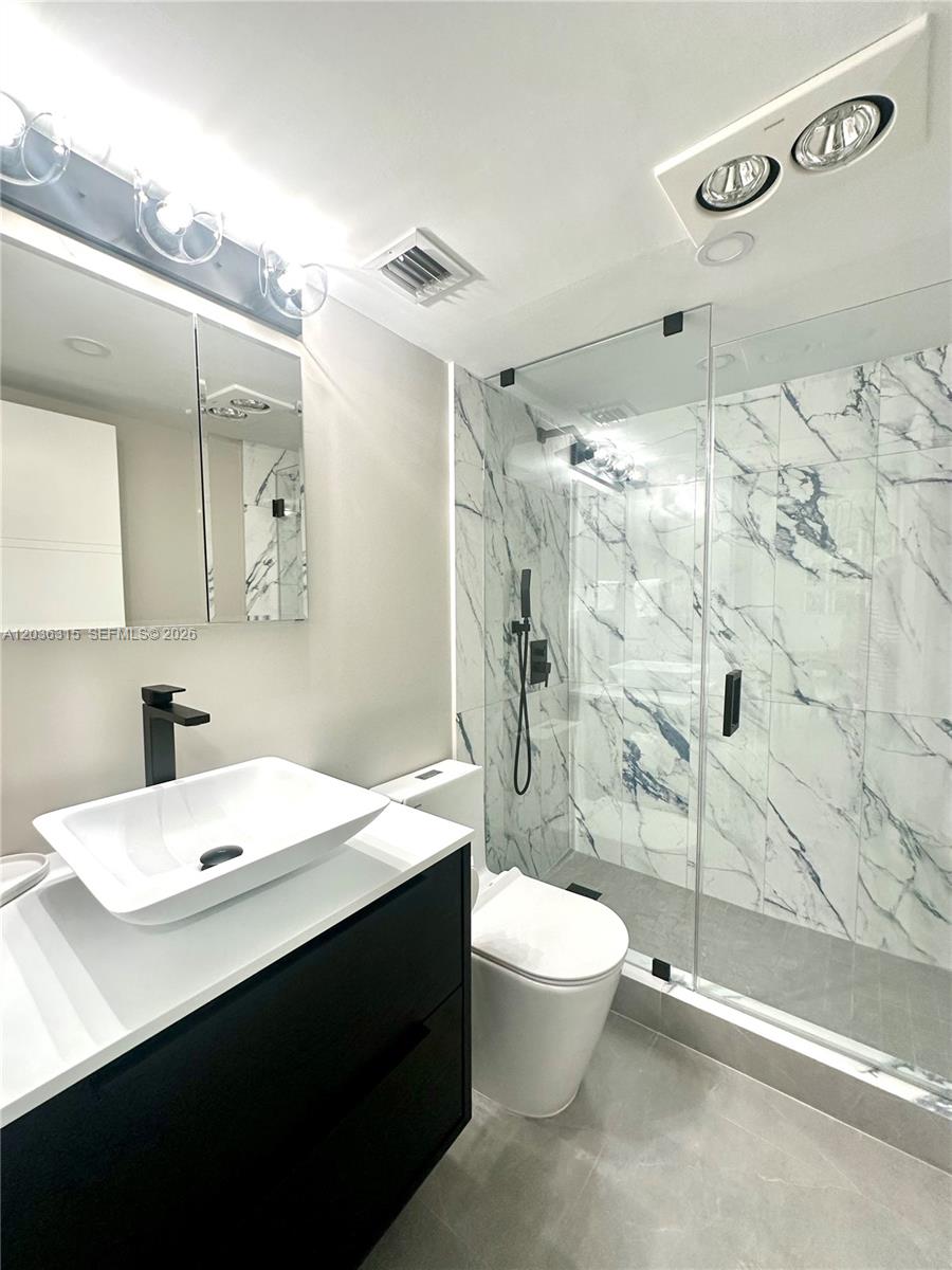Ver detalles 8D 2 / 2 870 sq. ft. $ 2026-06-12 0 foto