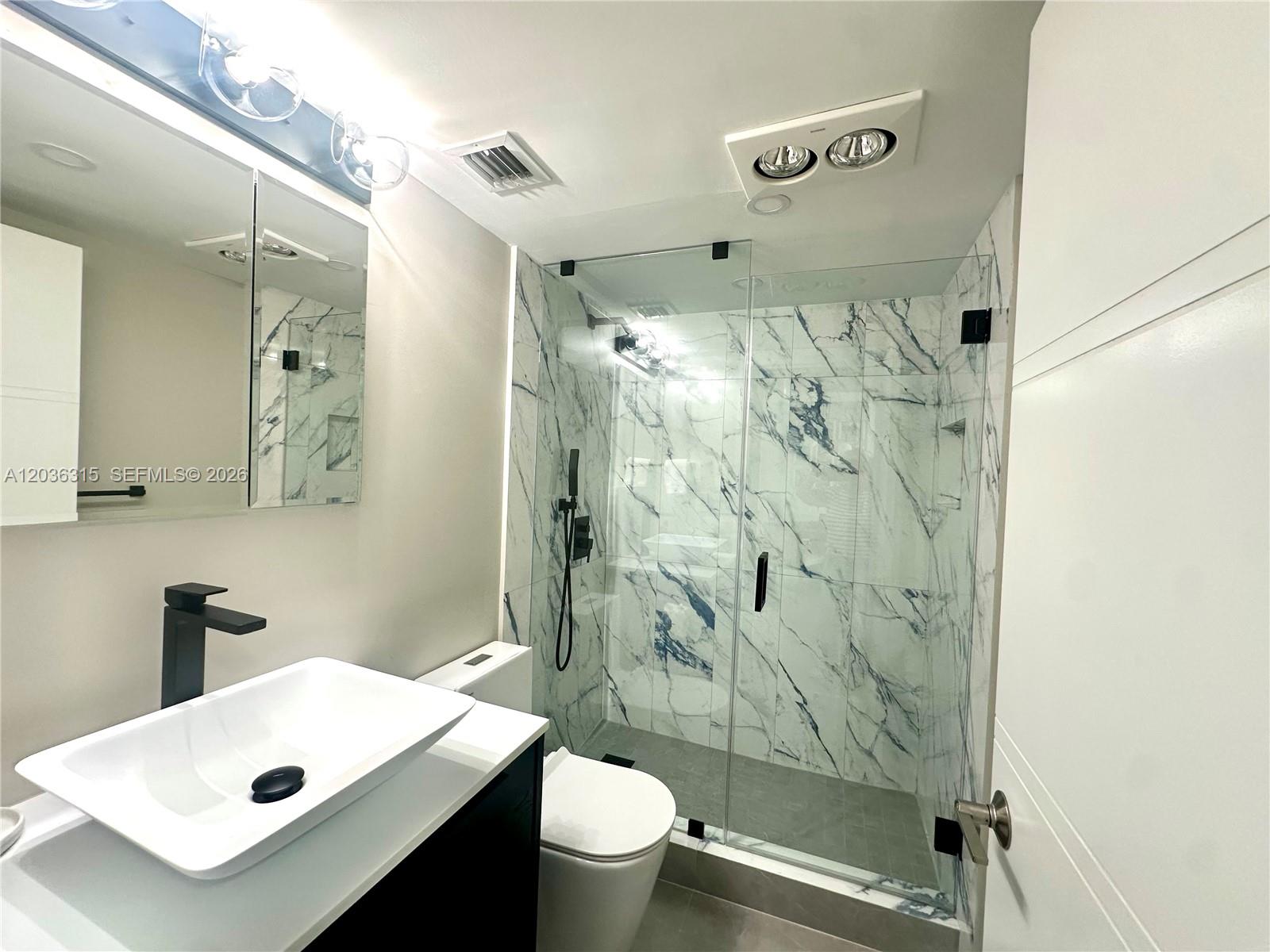 Ver detalles 8D 2 / 2 870 sq. ft. $ 2026-06-12 0 foto