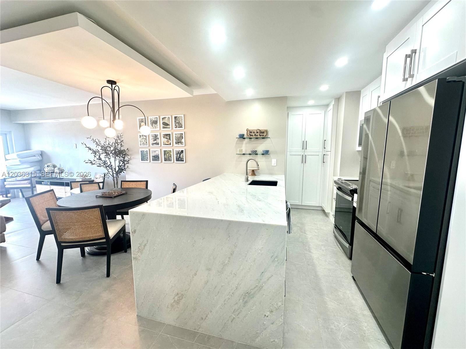 Ver detalles 8D 2 / 2 870 sq. ft. $ 2026-06-12 0 foto