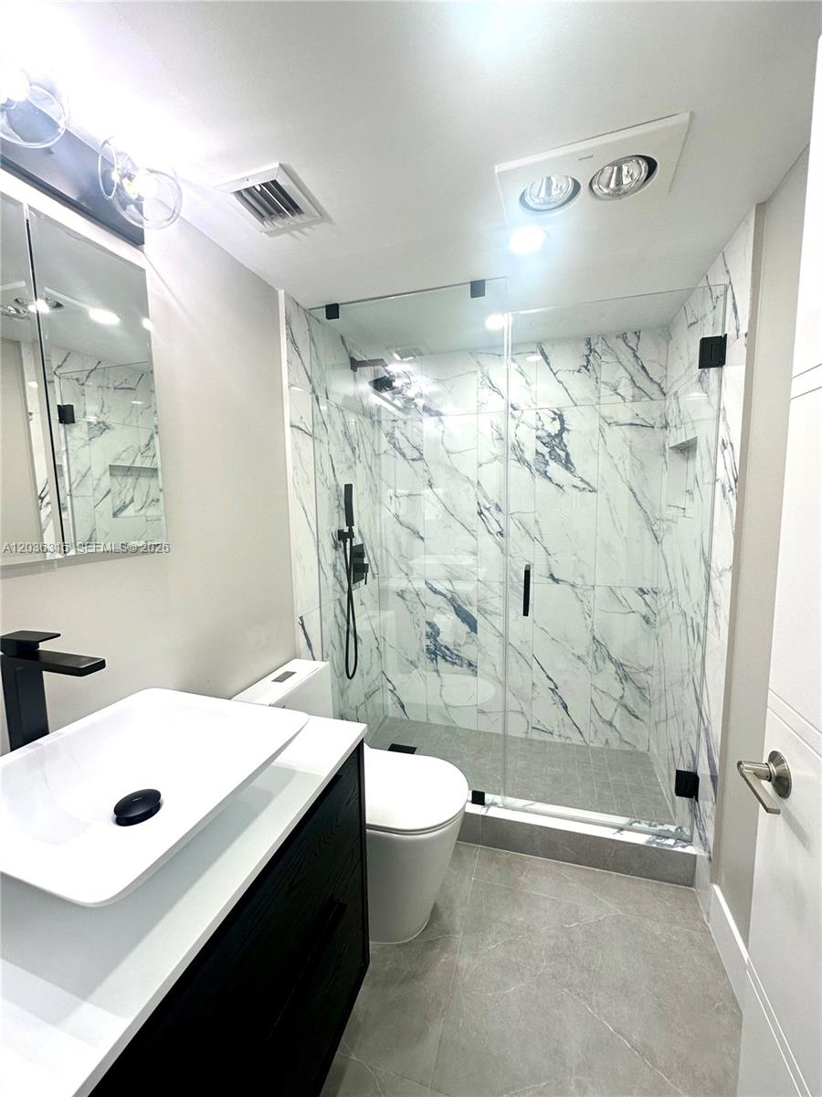 Ver detalles 8D 2 / 2 870 sq. ft. $ 2026-06-12 0 foto