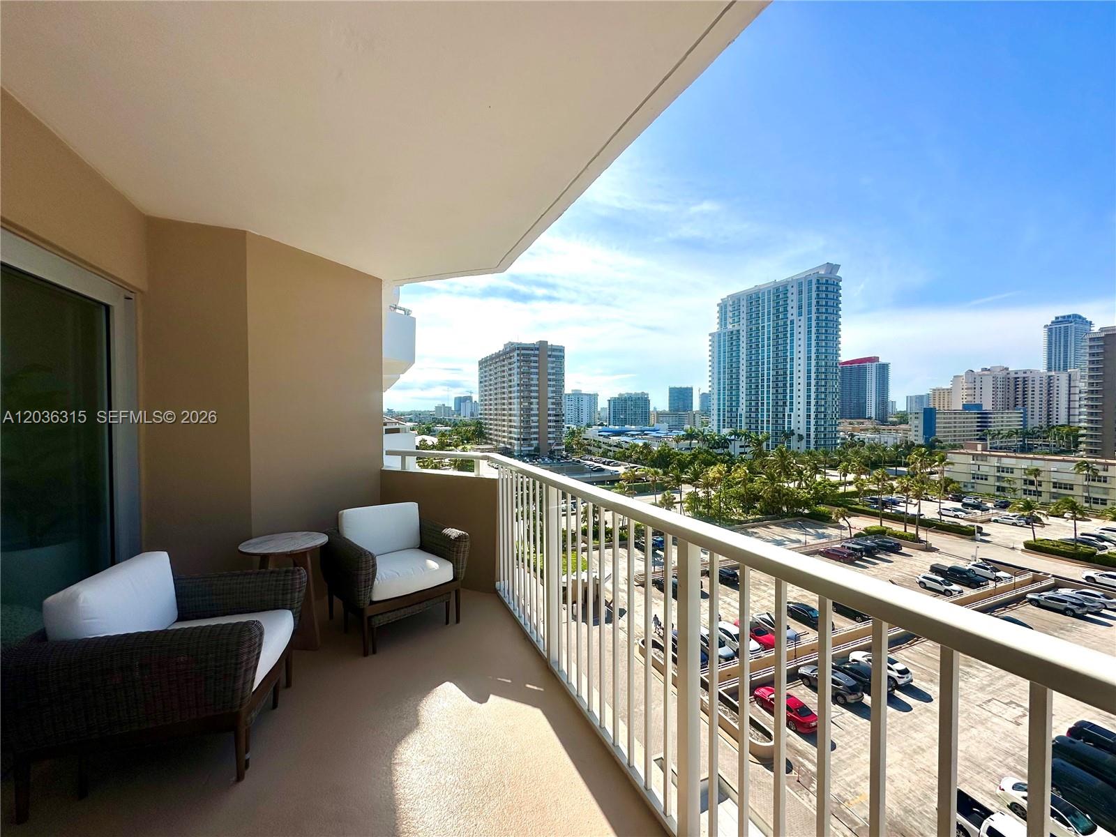 Ver detalles 8D 2 / 2 870 sq. ft. $ 2026-06-12 0 foto