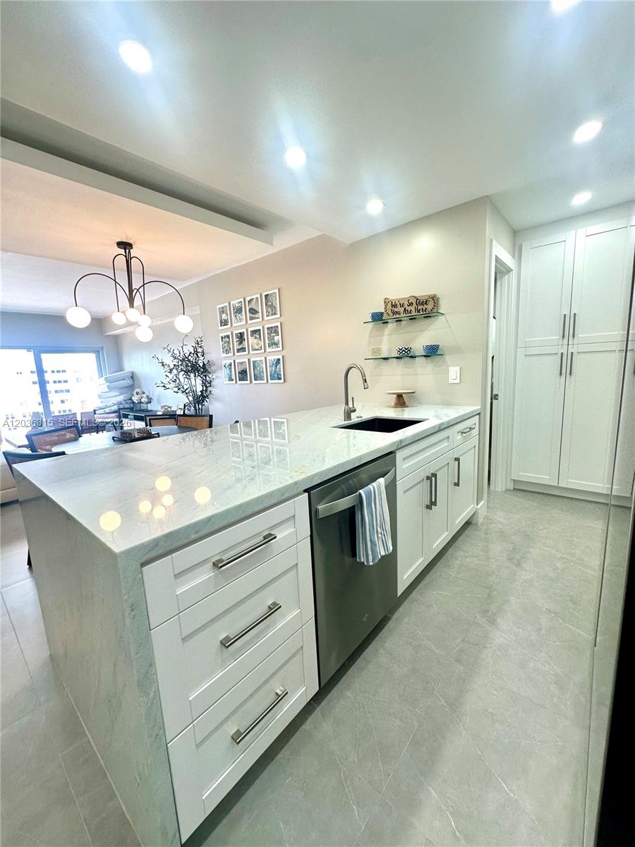 Ver detalles 8D 2 / 2 870 sq. ft. $ 2026-06-12 0 foto
