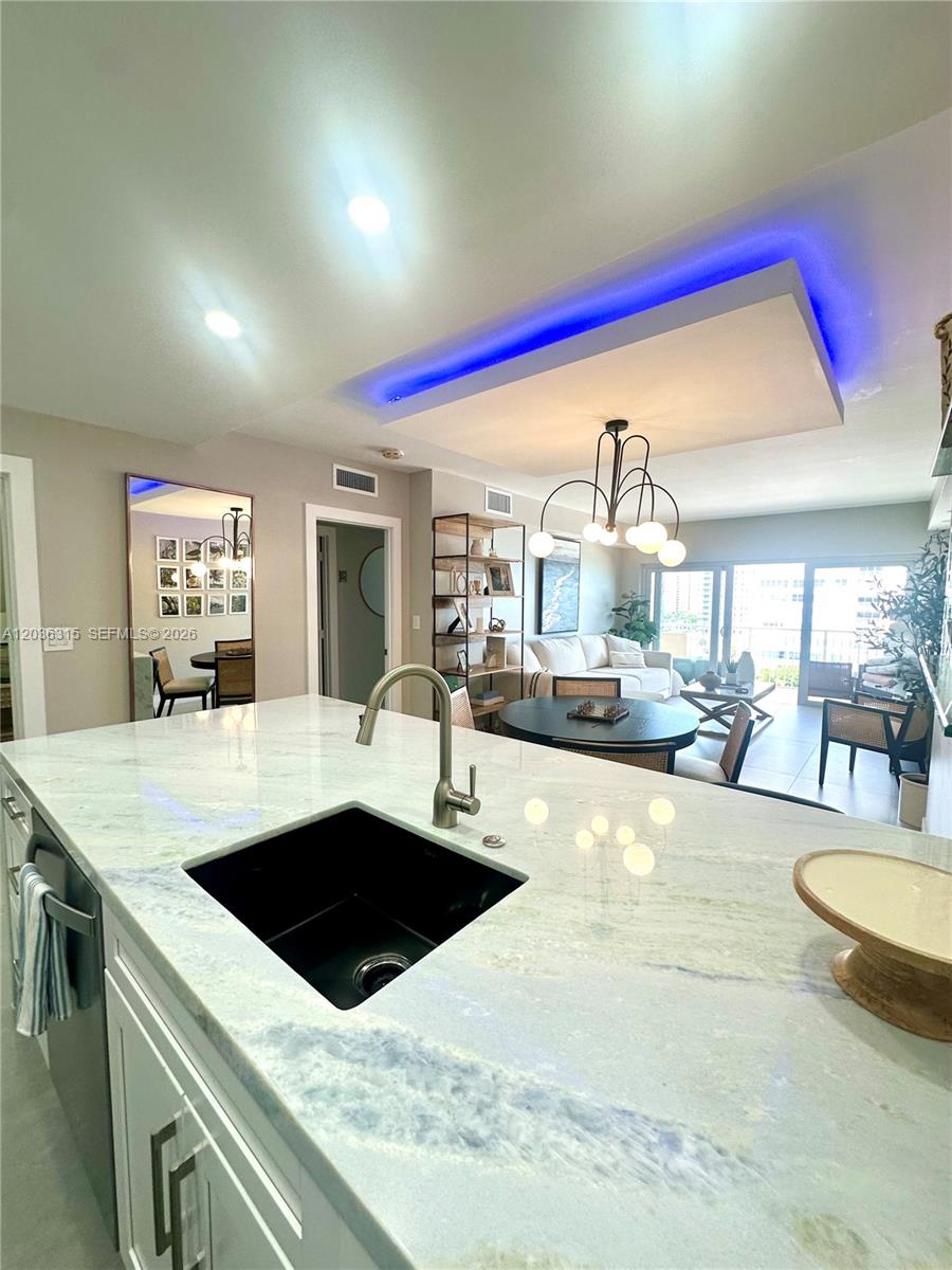 Ver detalles 8D 2 / 2 870 sq. ft. $ 2026-06-12 0 foto