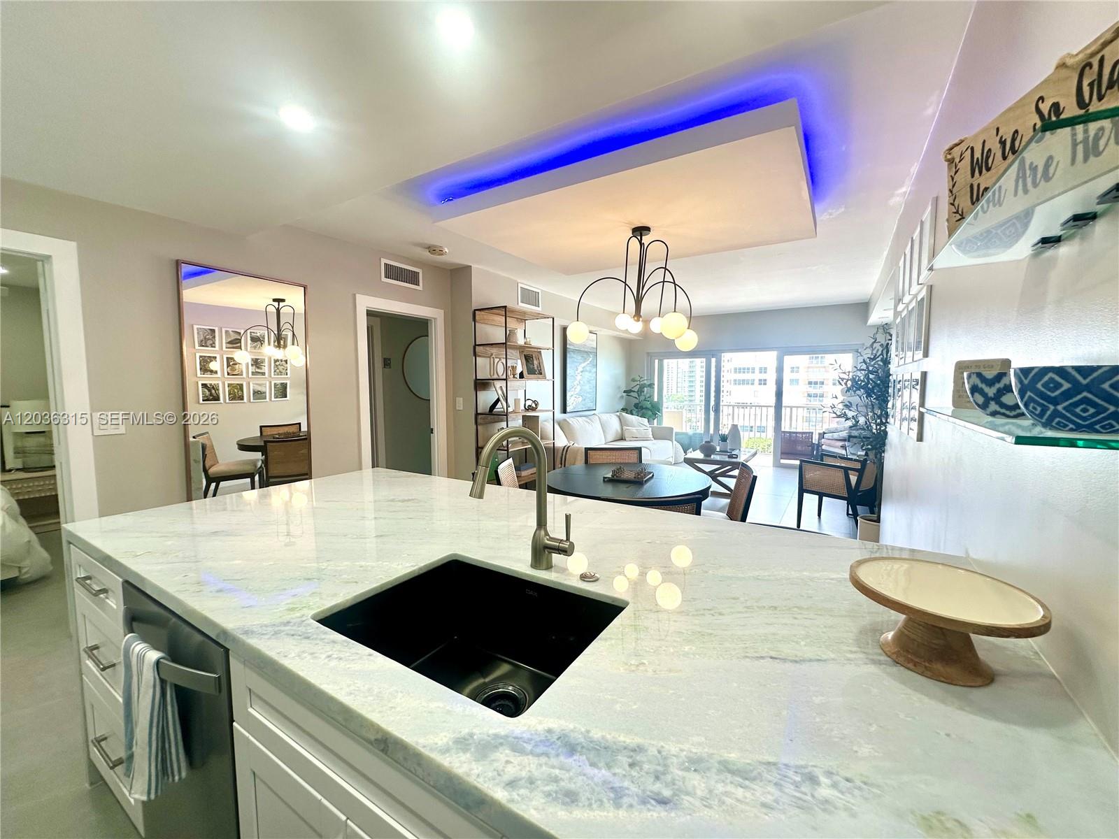 Ver detalles 8D 2 / 2 870 sq. ft. $ 2026-06-12 0 foto